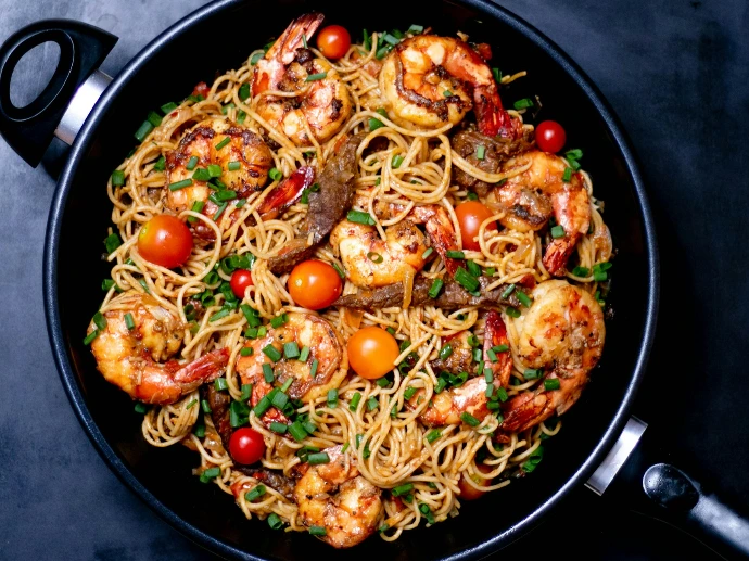 cooked noodles with shrimps